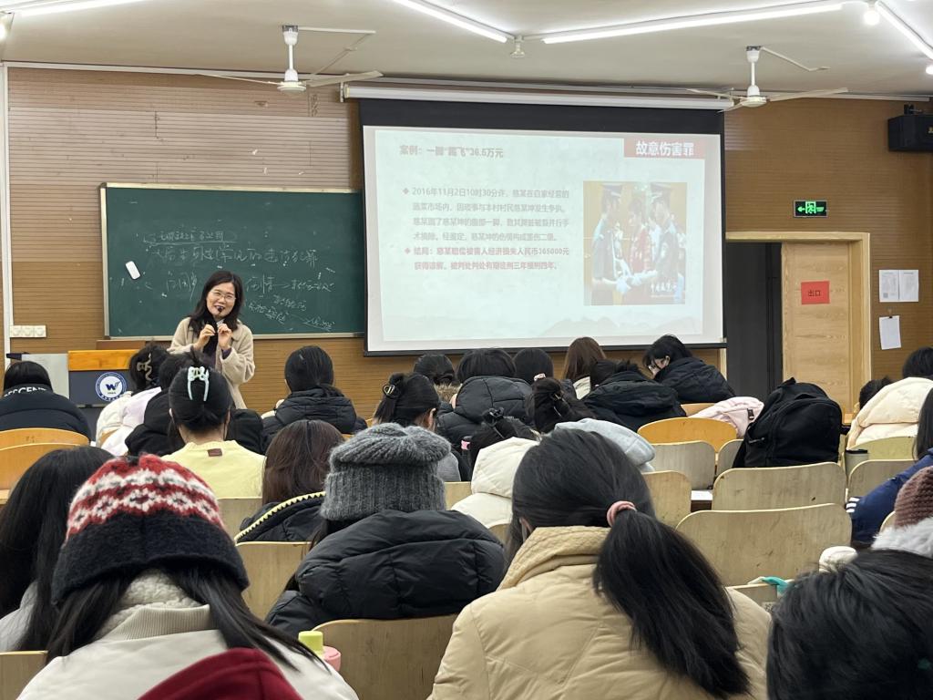 开运电竞法律宣讲团走进医…